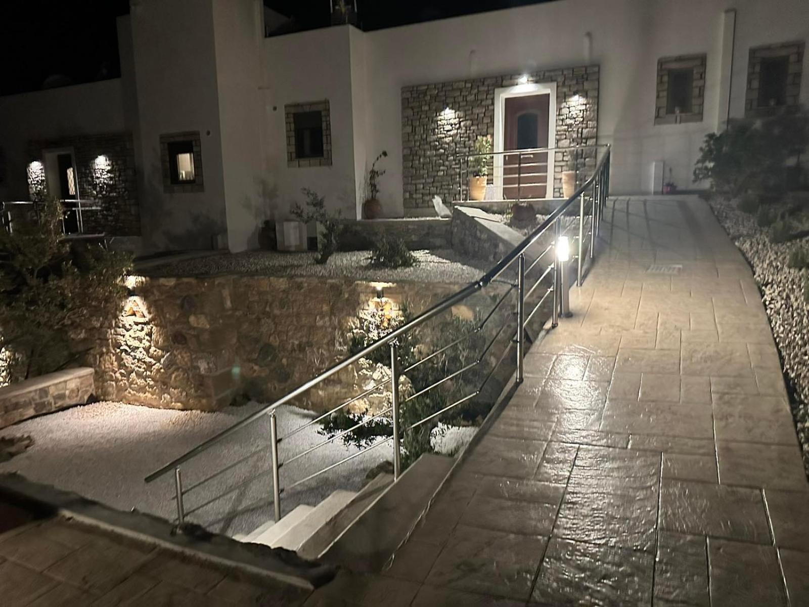 Mediterranean View Villa Makrýgialos Екстериор снимка