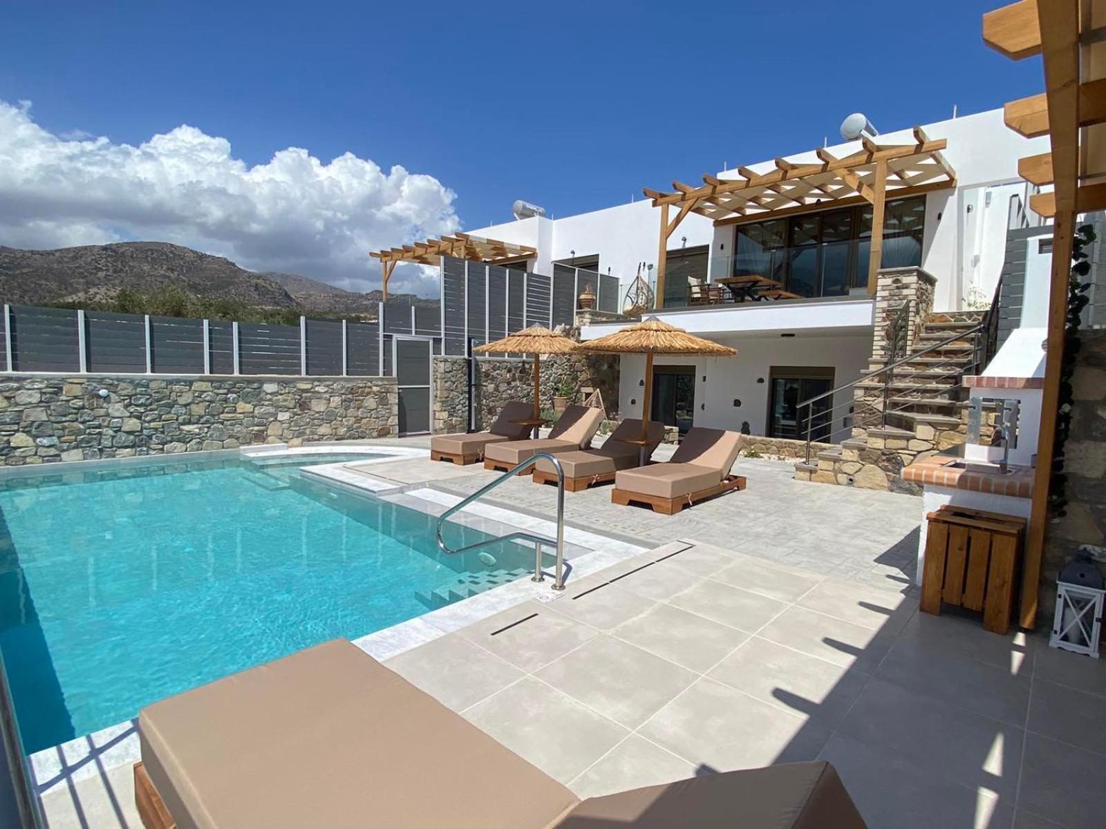 Mediterranean View Villa Makrýgialos Екстериор снимка