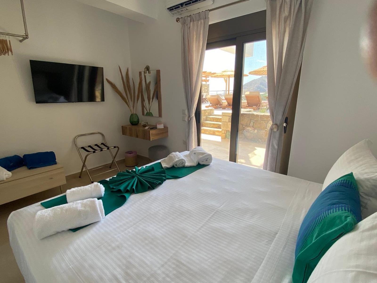 Mediterranean View Villa Makrýgialos Екстериор снимка