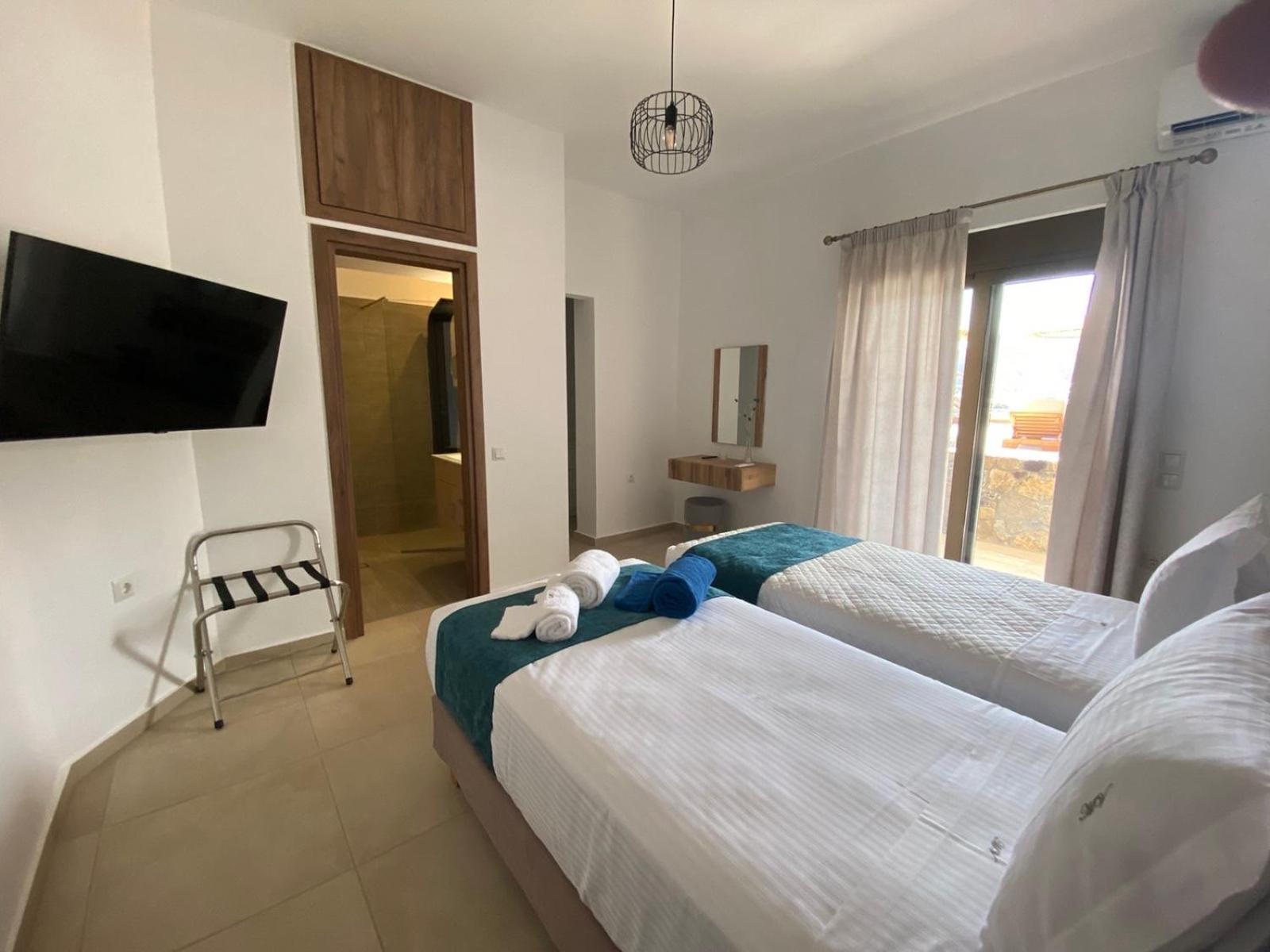 Mediterranean View Villa Makrýgialos Екстериор снимка