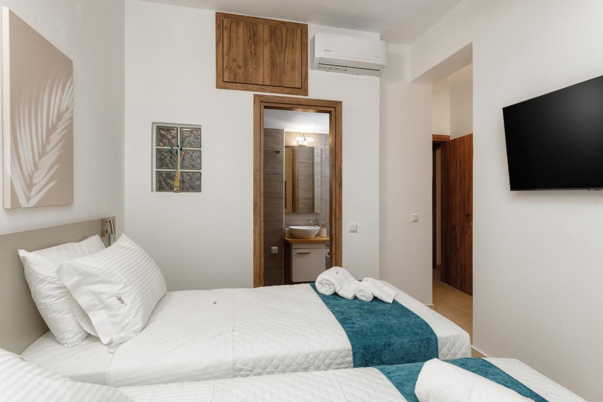 Mediterranean View Villa Makrýgialos Екстериор снимка