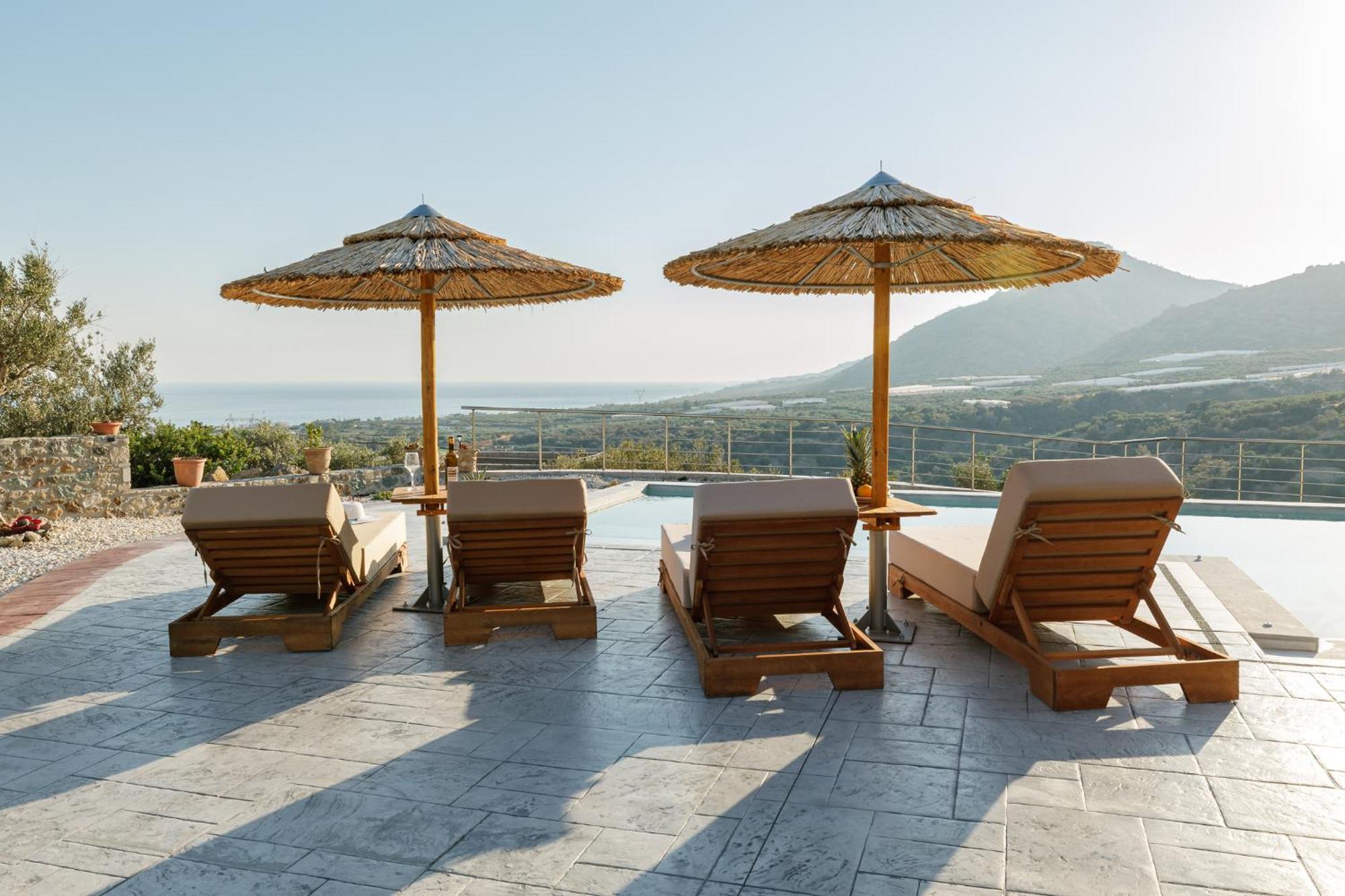 Mediterranean View Villa Makrýgialos Екстериор снимка