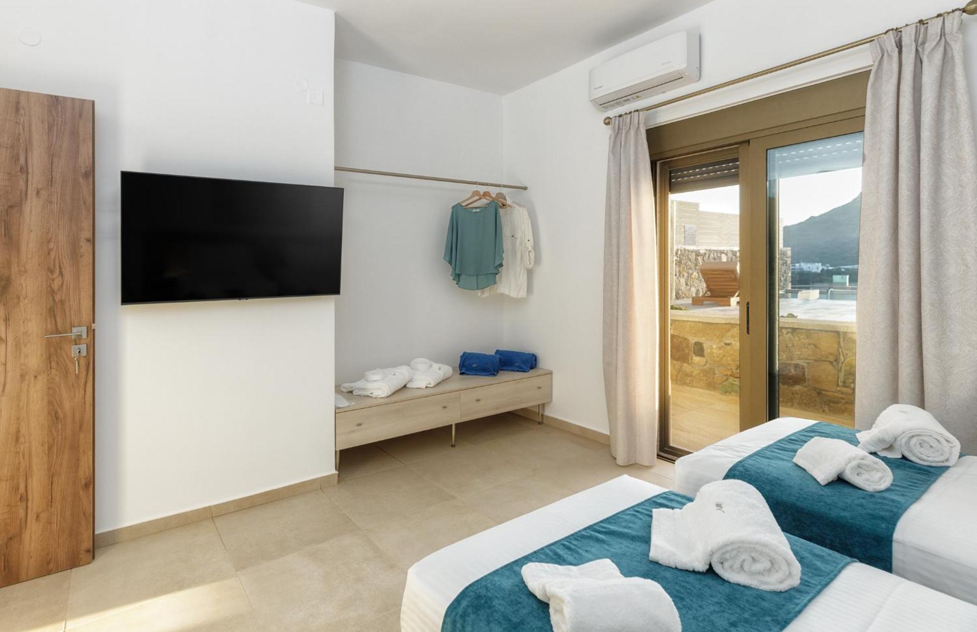 Mediterranean View Villa Makrýgialos Екстериор снимка