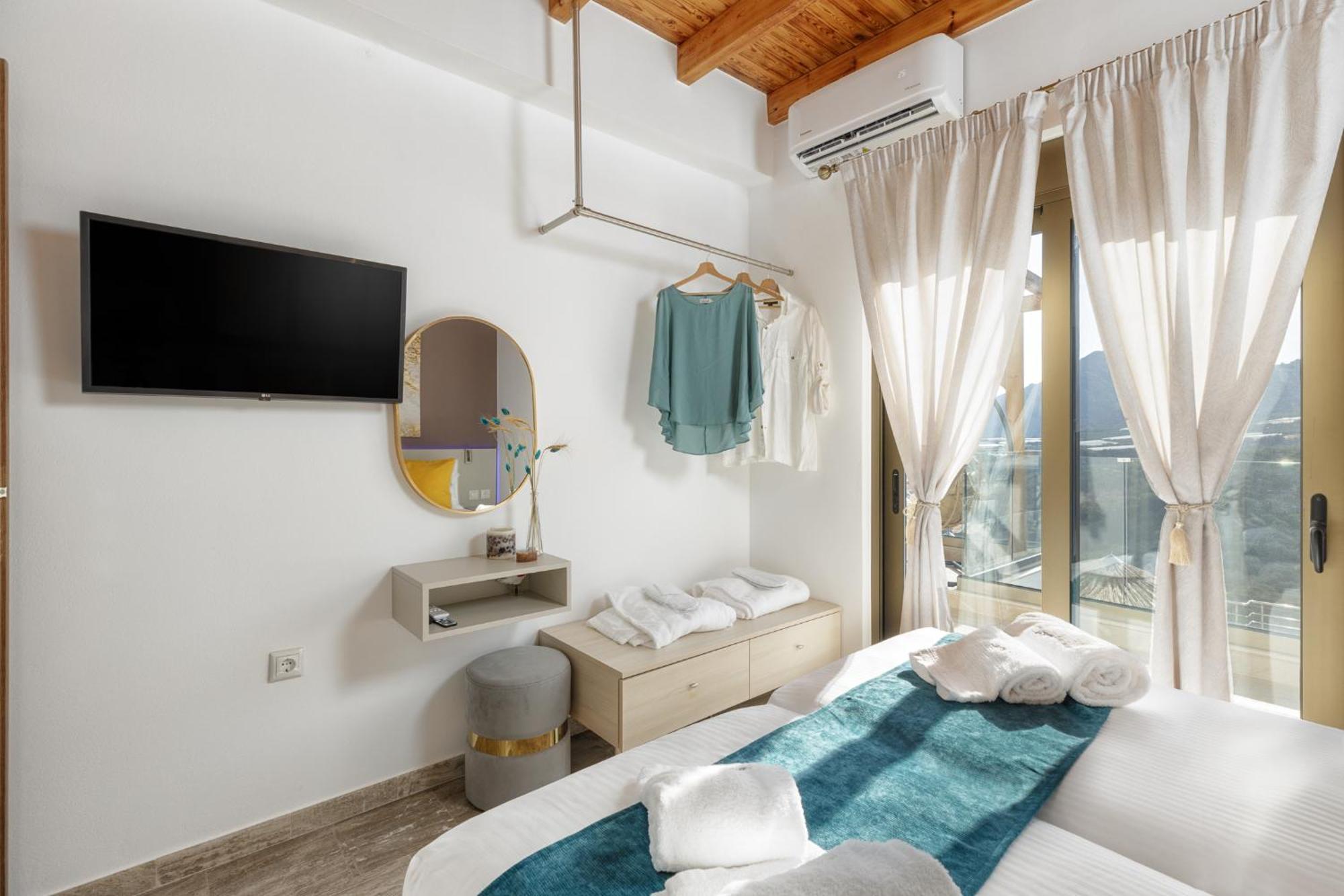 Mediterranean View Villa Makrýgialos Екстериор снимка