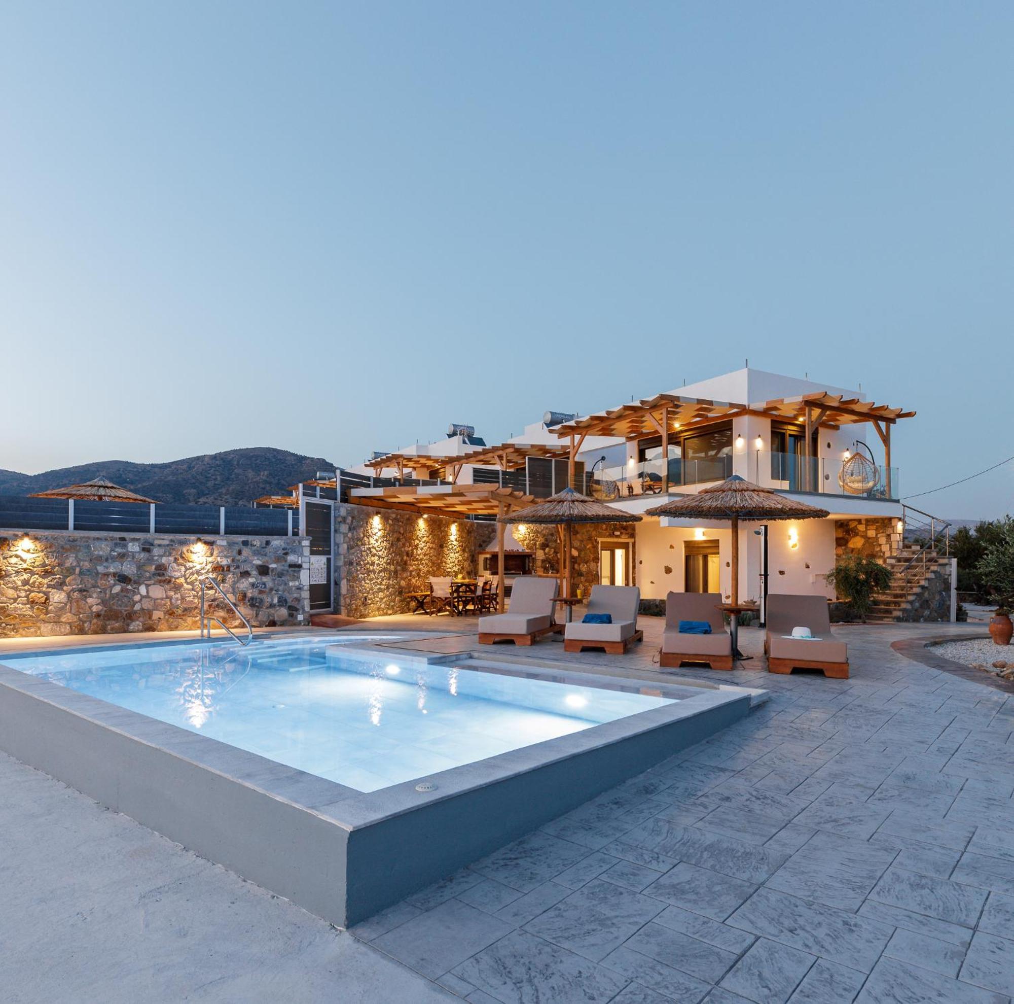 Mediterranean View Villa Makrýgialos Екстериор снимка