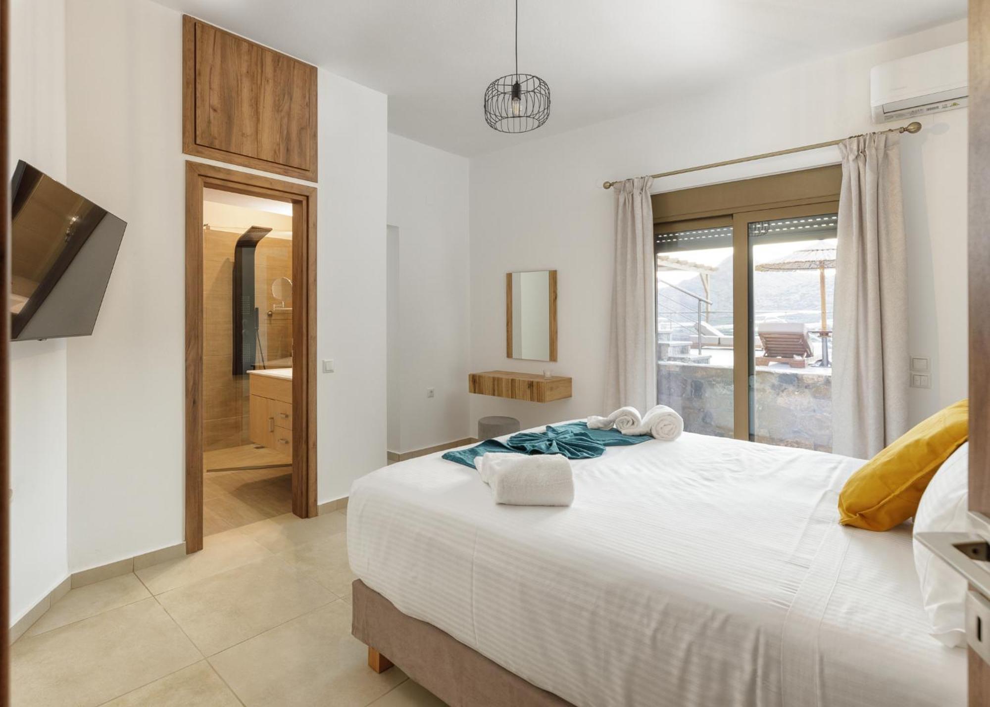 Mediterranean View Villa Makrýgialos Екстериор снимка